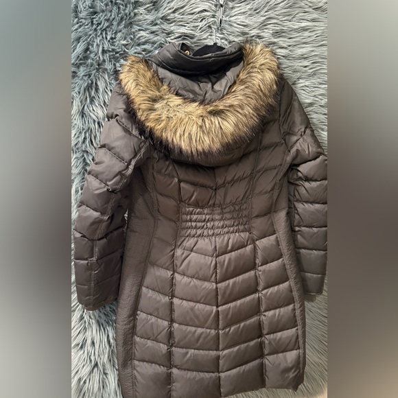 Michael Kors Hooded Puffer Coat - Size Small | Color: Olive Green - Picture 5 of 14